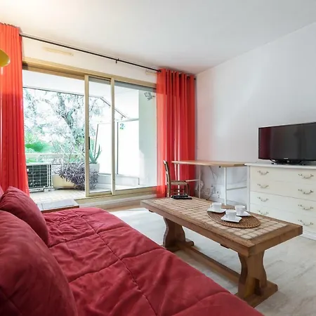 Centragence - Bosquet - With Spacious Terrace Apartment