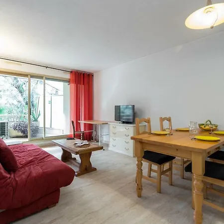 Centragence - Bosquet - With Spacious Terrace Apartment