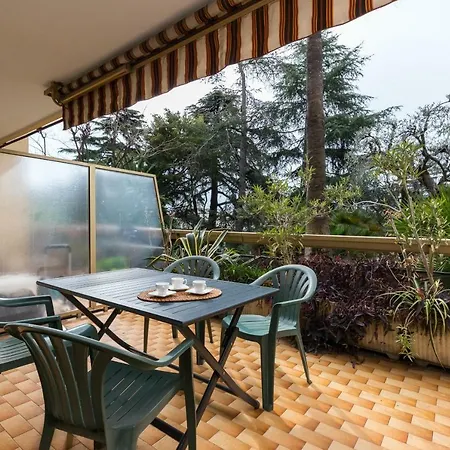 Centragence - Bosquet - With Spacious Terrace Apartment