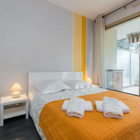Centragence - Bosquet - With Spacious Terrace Apartment *